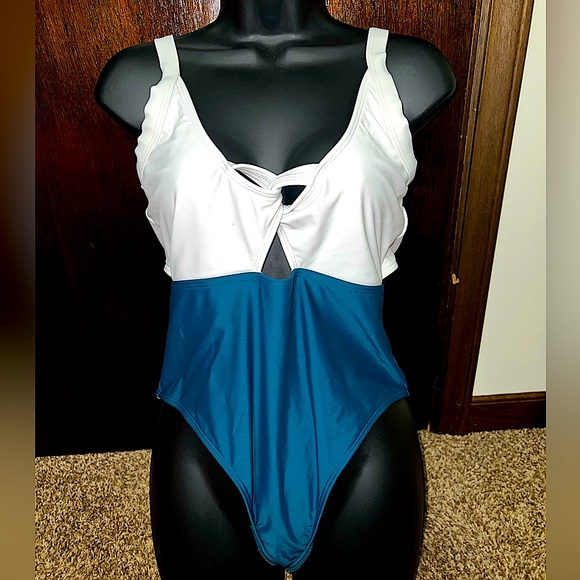 Zaful One Piece Open Back Twisted Front Swim Suit - Picture 2 of 10